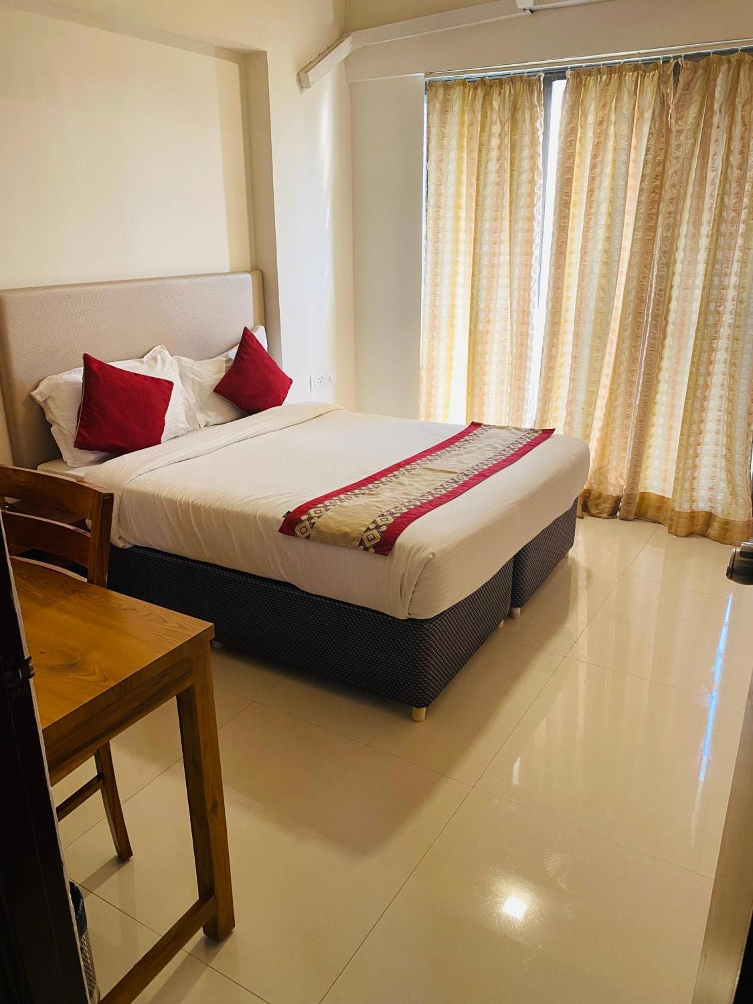 Mumbai House Luxury Apartments Santacruz East, 孟买 外观 照片
