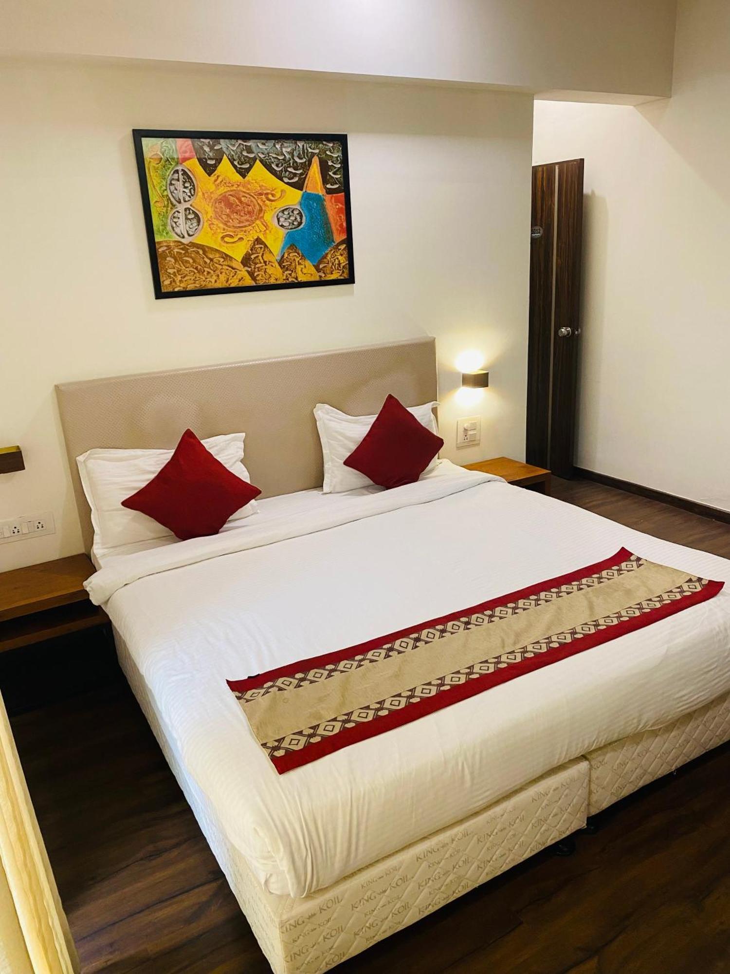 Mumbai House Luxury Apartments Santacruz East, 孟买 外观 照片