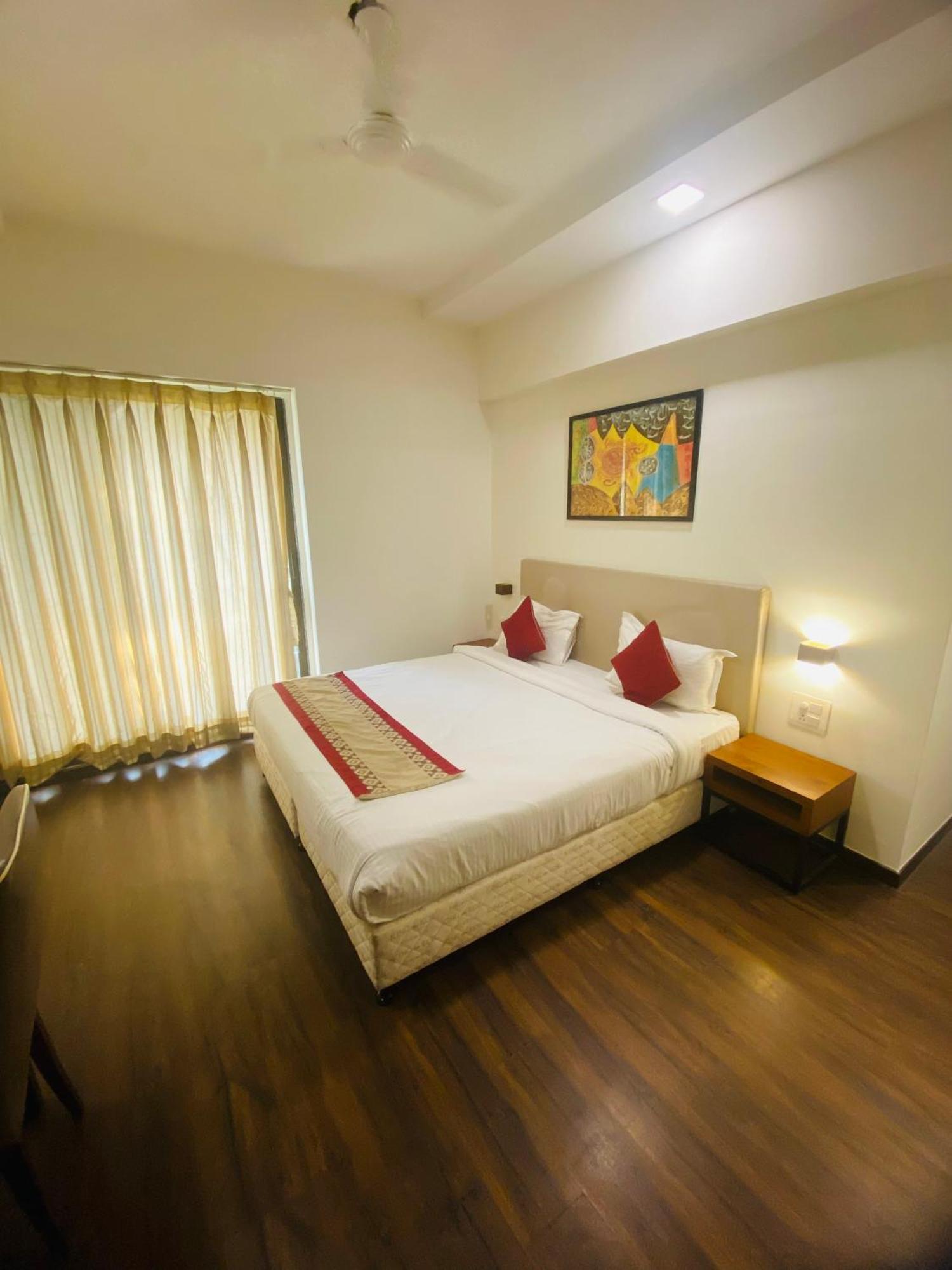 Mumbai House Luxury Apartments Santacruz East, 孟买 外观 照片
